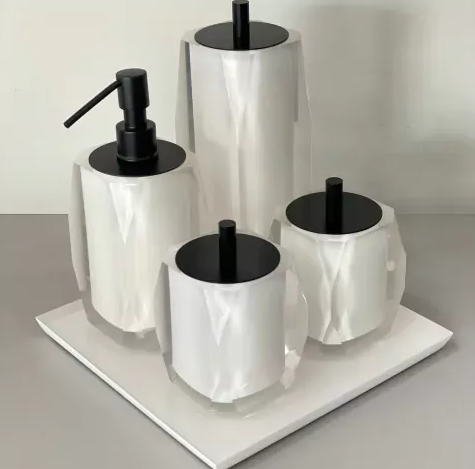 Kit de banheiro 4 peças em resina valência + bandeja cristal Marfim com Preto Fosco